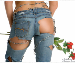 Рваные джинсы - Гламурные картинки девушки